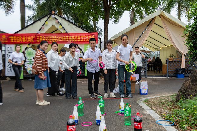 套圈現(xiàn)場。郭奎君 攝.jpg