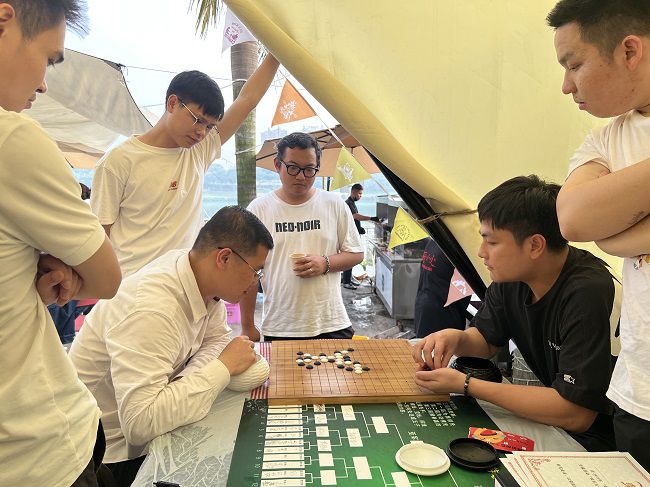 五子棋比賽現(xiàn)場。楊鈺 攝（2）.jpg