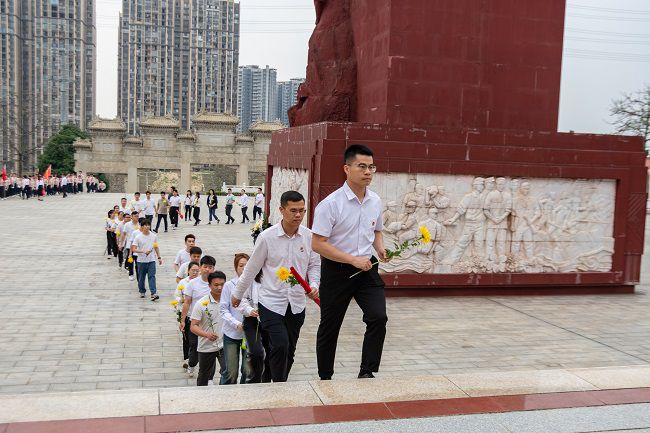 瞻仰烈士英名墻（修圖）.jpg